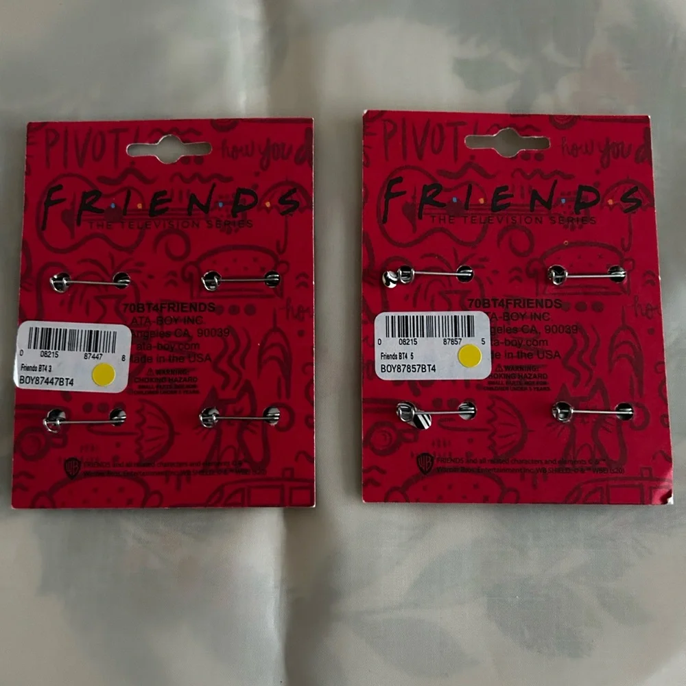 FRIENDS Button Pin Set - Picture 2 of 3